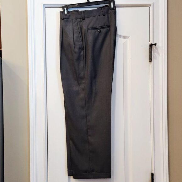 Stafford Like New Gray Dress Pants 30 x 30 Pleated Cuffed - Picture 2 of 6